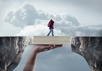 《卖火柴的小女孩》讲了一个什么故事？